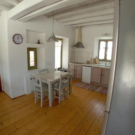 Aviola Mykonos * Φτελιά