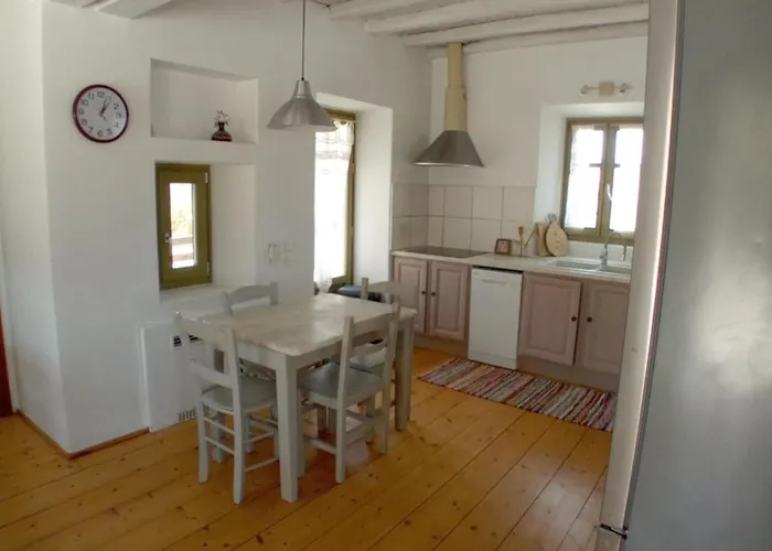 Aviola Mykonos * Φτελιά